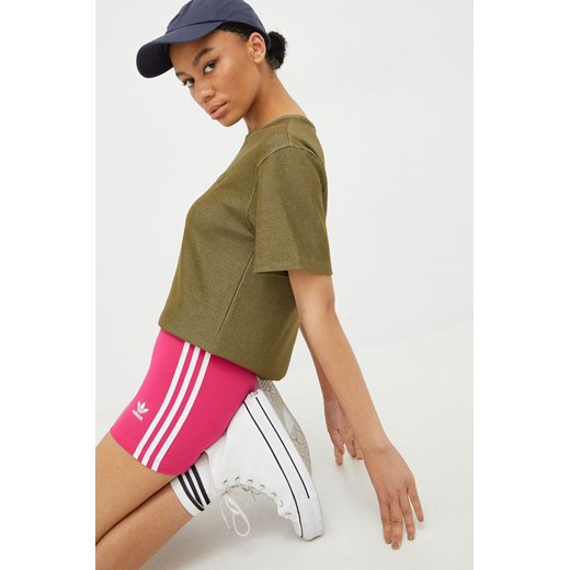 adidas Originals szorty Adicolor damskie kolor różowy z aplikacją high waist HG6123-REMAG ze sklepu PRM w kategorii Szorty - zdjęcie 161394455