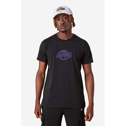 New Era t-shirt bawełniany NBA Chain Stitch Lakers kolor czarny z nadrukiem 13083914-CZARNY ze sklepu PRM w kategorii T-shirty męskie - zdjęcie 161395075