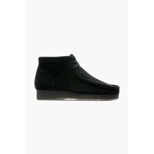 Clarks Originals półbuty zamszowe Wallabee Boot męskie kolor czarny 26155517 ze sklepu PRM w kategorii Buty zimowe męskie - zdjęcie 161396535