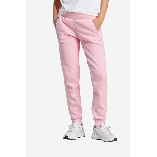 adidas Originals spodnie dresowe IA6455 kolor różowy gładkie IA6455-ROZOWY ze sklepu PRM w kategorii Spodnie damskie - zdjęcie 161396809