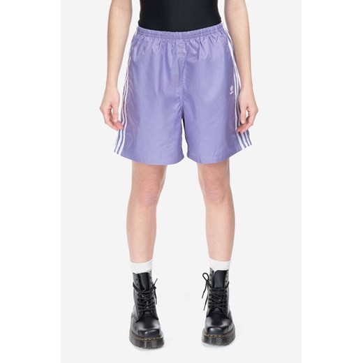 adidas Originals szorty damskie kolor fioletowy z aplikacją high waist IB7300-FIOLETOWY ze sklepu PRM w kategorii Szorty - zdjęcie 161396867