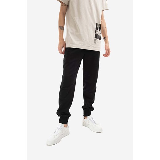 A-COLD-WALL* spodnie dresowe bawełniane Essential Logo kolor czarny z nadrukiem ACWMB096.-SLATE.GREY ze sklepu PRM w kategorii Spodnie męskie - zdjęcie 161400699