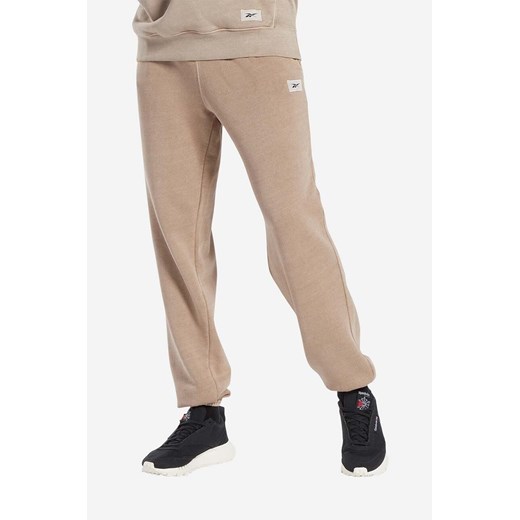 Reebok Classic spodnie dresowe bawełniane Natural Dye FT kolor beżowy gładkie HT8197-BEZOWY ze sklepu PRM w kategorii Spodnie męskie - zdjęcie 161401038