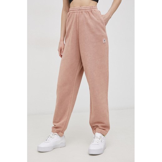 Reebok Classic Spodnie bawełniane H49296 damskie kolor różowy gładkie H49296-CANCOR ze sklepu PRM w kategorii Spodnie damskie - zdjęcie 161402459