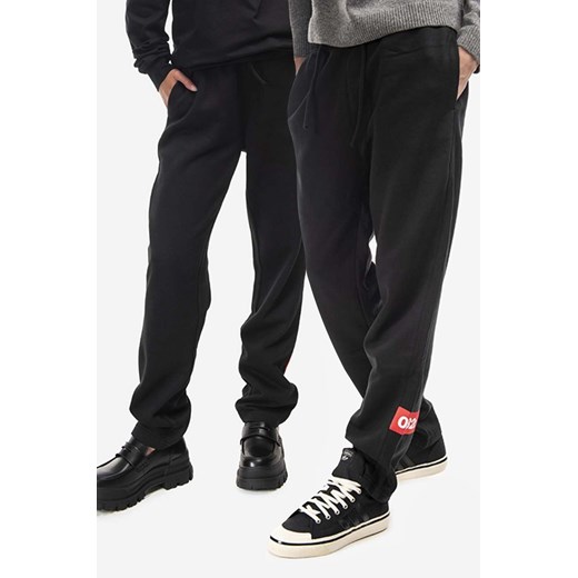 032C spodnie dresowe Taped Soft Jogger kolor czarny z aplikacją FW22.C.3010-BLACK ze sklepu PRM w kategorii Spodnie damskie - zdjęcie 161410745