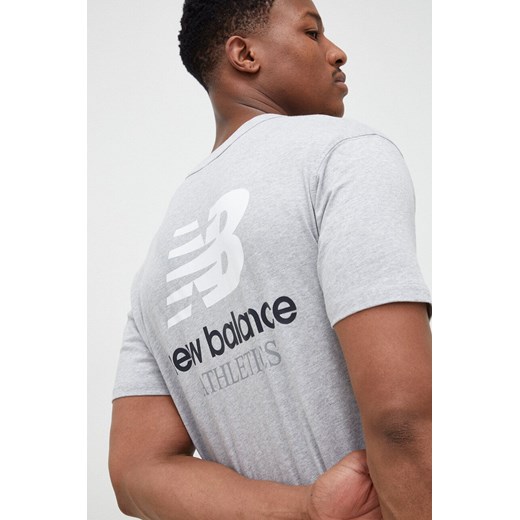 New Balance t-shirt bawełniany kolor szary z nadrukiem MT31504AG-4AG ze sklepu PRM w kategorii T-shirty męskie - zdjęcie 161416376