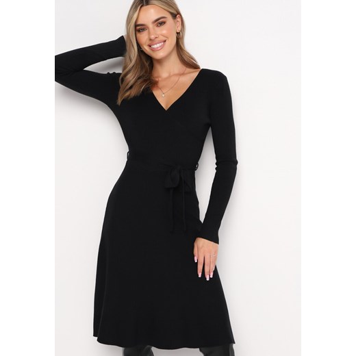Czarna Sweterkowa Sukienka Rozkloszowana z Wiązanym Paskiem Florentame ze sklepu Born2be Odzież w kategorii Sukienki - zdjęcie 161446175