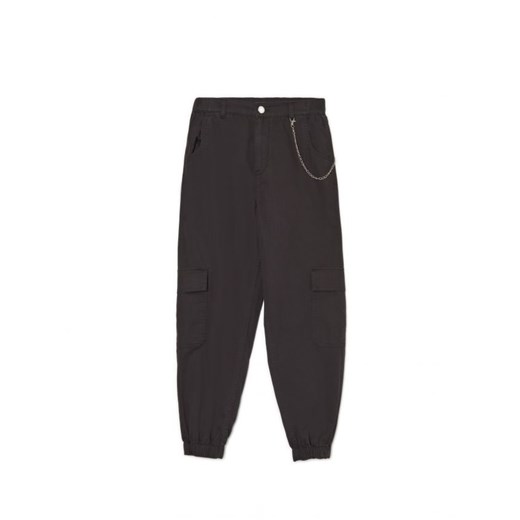 Cropp - Czarne spodnie jogger cargo z łańcuchem - czarny ze sklepu Cropp w kategorii Spodnie damskie - zdjęcie 161465438