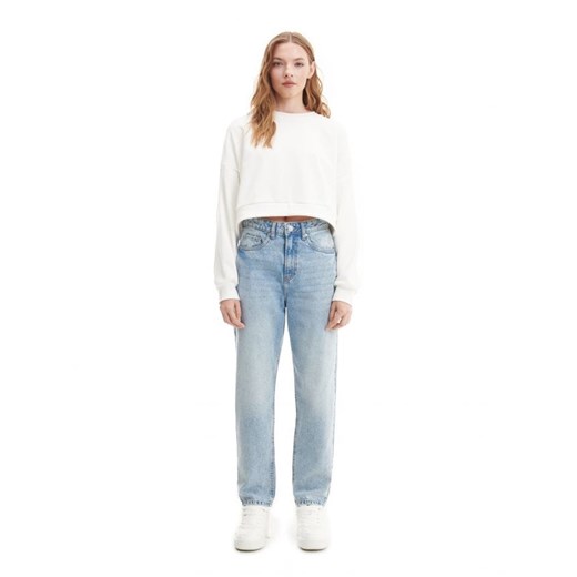 Cropp - Jasnoniebieskie jeansy mom - niebieski ze sklepu Cropp w kategorii Jeansy damskie - zdjęcie 161474696