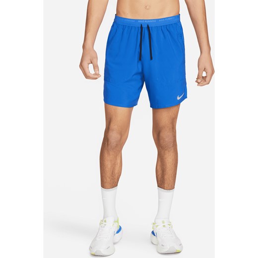 Męskie spodenki do biegania 2 w 1 18 cm Dri-FIT Nike Stride - Niebieski ze sklepu Nike poland w kategorii Spodenki męskie - zdjęcie 161520608