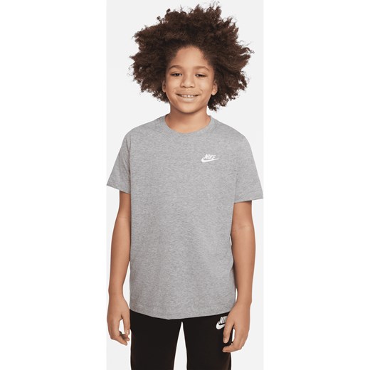 T-shirt dla dużych dzieci Nike Sportswear - Szary ze sklepu Nike poland w kategorii T-shirty chłopięce - zdjęcie 161520688