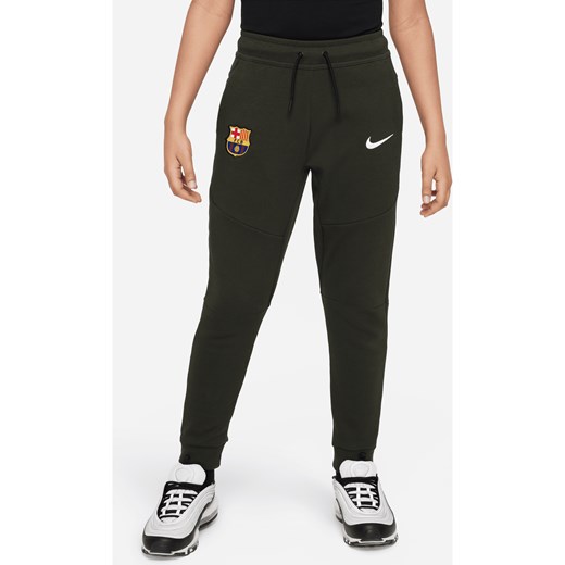 Spodnie dla dużych dzieci (chłopców) FC Barcelona Tech Fleece - Zieleń ze sklepu Nike poland w kategorii Spodnie chłopięce - zdjęcie 161524216