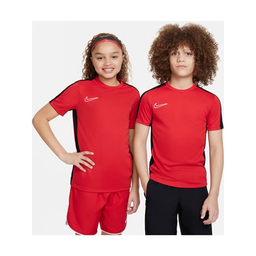 Dziecięca koszulka piłkarska Nike Dri-FIT Academy23 - Czerwony ze sklepu Nike poland w kategorii T-shirty chłopięce - zdjęcie 161524568