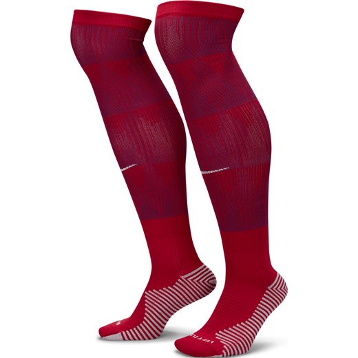 Skarpety piłkarskie do kolan FC Barcelona Strike (wersja wyjazdowa) - Czerwony ze sklepu Nike poland w kategorii Skarpetogetry piłkarskie - zdjęcie 161524666