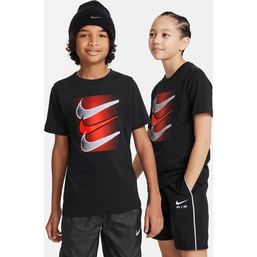 T-shirt dla dużych dzieci Nike Sportswear - Czerń ze sklepu Nike poland w kategorii T-shirty chłopięce - zdjęcie 161524975