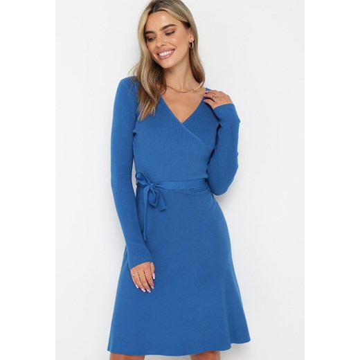 Niebieska Sweterkowa Sukienka Rozkloszowana z Wiązanym Paskiem Florentame ze sklepu Born2be Odzież w kategorii Sukienki - zdjęcie 161560945