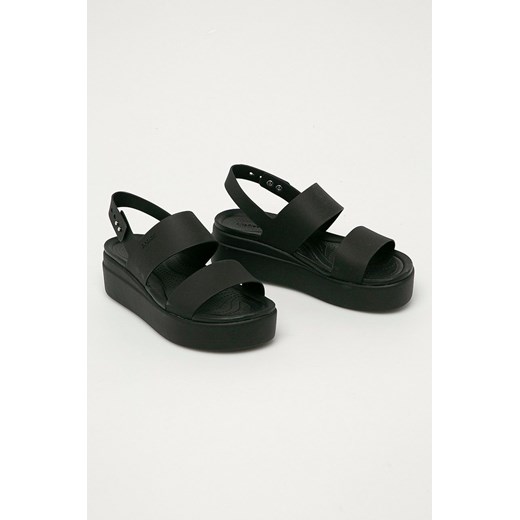Crocs sandały Brooklyn Low Wedge damskie kolor czarny 206453 Crocs 39.5 PRM