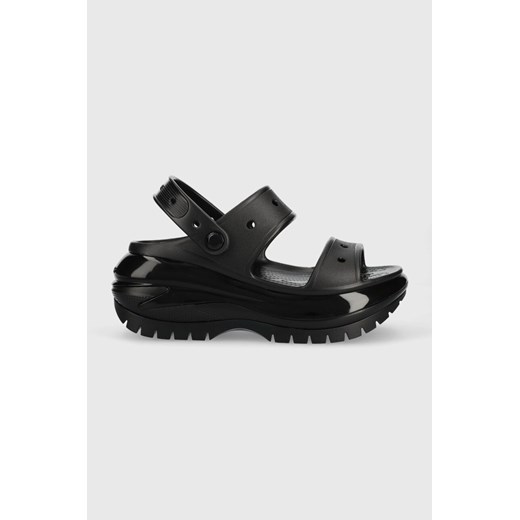 Crocs klapki Classic Mega Crush Sandal damskie kolor czarny na platformie 207989 ze sklepu PRM w kategorii Klapki damskie - zdjęcie 161574018