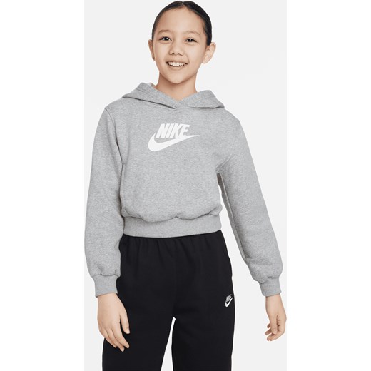 Bluza z kapturem o skróconym kroju dla dużych dzieci (dziewcząt) Nike Sportswear Club Fleece - Szary ze sklepu Nike poland w kategorii Bluzy dziewczęce - zdjęcie 161609856