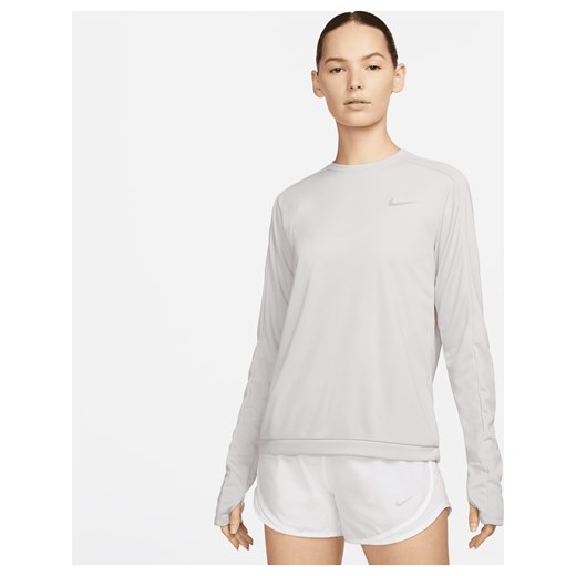 Damska koszulka z półokrągłym dekoltem do biegania Nike Dri-FIT - Szary ze sklepu Nike poland w kategorii Bluzki damskie - zdjęcie 161609995