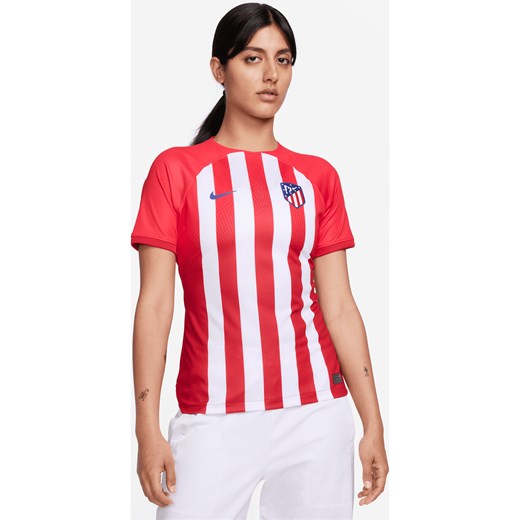 Damska koszulka piłkarska Nike Dri-FIT Atlético Madryt Stadium 2023/24 (wersja domowa) - Czerwony ze sklepu Nike poland w kategorii Bluzki damskie - zdjęcie 161610479