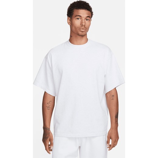 Męska koszulka z krótkim rękawem z grubego materiału Nike Solo Swoosh - Brązowy ze sklepu Nike poland w kategorii T-shirty męskie - zdjęcie 161610885