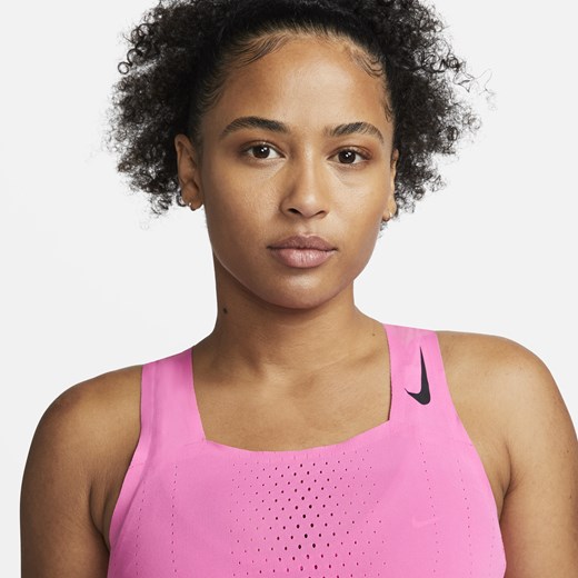 Bluzka damska różowa Nike z okrągłym dekoltem 