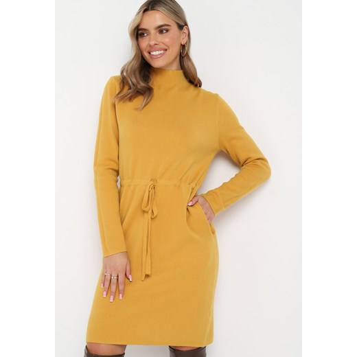 Żółta Pudełkowa Sukienka Sweterkowa ze Ściągaczem Elenames ze sklepu Born2be Odzież w kategorii Sukienki - zdjęcie 161655255