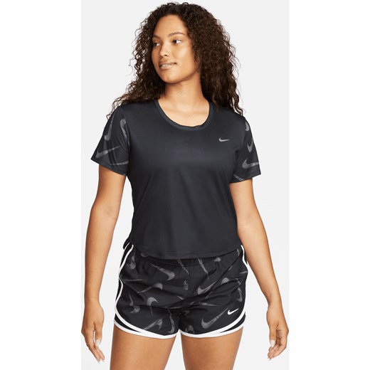 Damska koszulka do biegania z krótkim rękawem i nadrukiem Nike Dri-FIT Swoosh - Czerń ze sklepu Nike poland w kategorii Bluzki damskie - zdjęcie 161686165