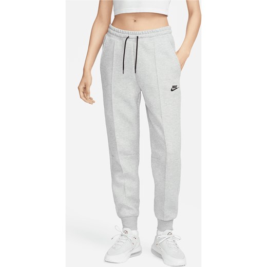 Damskie joggery ze średnim stanem Nike Sportswear Tech Fleece - Szary ze sklepu Nike poland w kategorii Spodnie damskie - zdjęcie 161708215