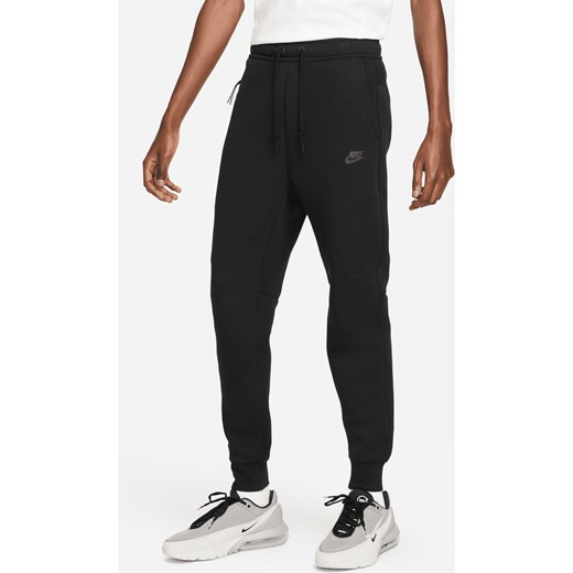 Joggery męskie Nike Sportswear Tech Fleece - Czerń ze sklepu Nike poland w kategorii Spodnie męskie - zdjęcie 161708299