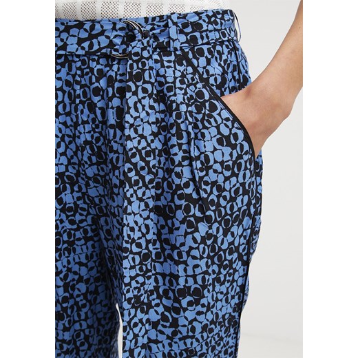 Filippa K Spodnie materiałowe black/surf blue zalando niebieski materiałowe