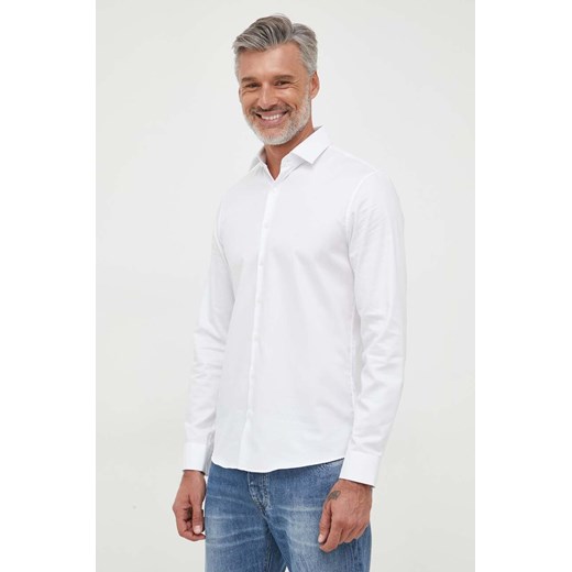 Calvin Klein koszula bawełniana męska kolor biały slim z kołnierzykiem klasycznym ze sklepu ANSWEAR.com w kategorii Koszule męskie - zdjęcie 161941487