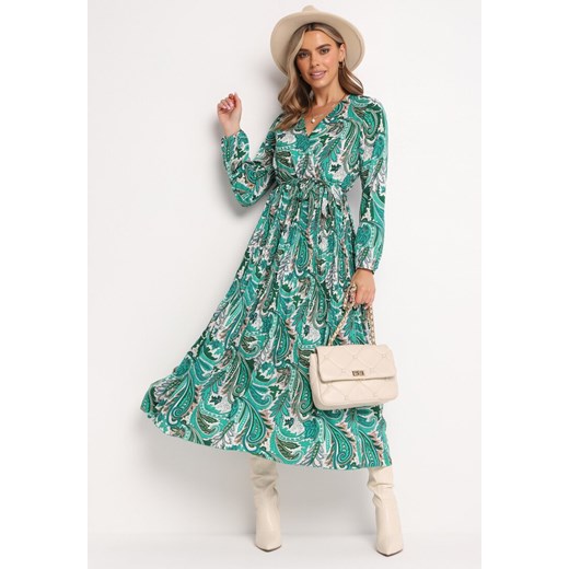 Zielona Plisowana Sukienka z Gumką w Pasie i Wzorem Paisley Carella ze sklepu Born2be Odzież w kategorii Sukienki - zdjęcie 161954008