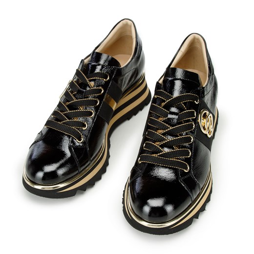 Damskie sneakersy z lakierowanej skóry z klamrą czarne ze sklepu WITTCHEN w kategorii Buty sportowe damskie - zdjęcie 161970295