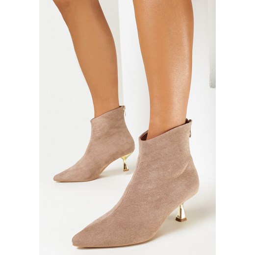 Ciemnobeżowe Botki na Metalicznej Kaczuszce z Noskiem w Szpic Factoria 37 promocja born2be.pl