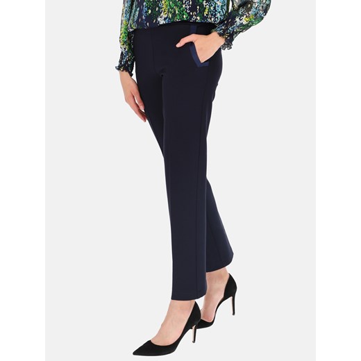 Klasyczne spodnie w kant z mocno modelującej dzianiny Potis & Verso Erni ze sklepu Eye For Fashion w kategorii Spodnie damskie - zdjęcie 162092045