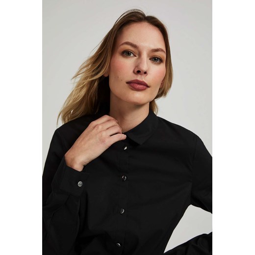 Gładka koszula z ozdobnymi guzikami czarna ze sklepu Moodo.pl w kategorii Koszule damskie - zdjęcie 162162596