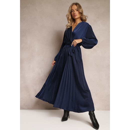 Sukienka Renee z dekoltem v maxi z długim rękawem 
