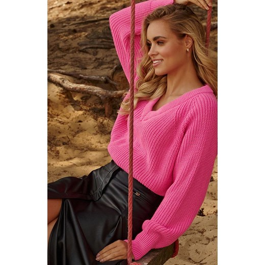 Sweter oversize z dekoltem w serek różowy S140, Kolor różowy, Rozmiar one size, Makadamia ze sklepu Primodo w kategorii Swetry damskie - zdjęcie 162313829