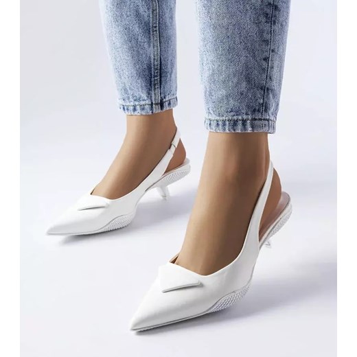 Białe sandały na niskim obcasie Gougeon Gemre 39 okazyjna cena gemre