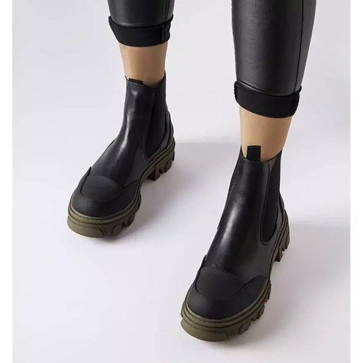 Botki na platformie bez zapięcia 