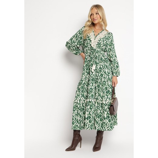 Zielona Sukienka Maxi z Gumką w Pasie i Falbankami oraz Ażurową Tasiemką Juliene ze sklepu Born2be Odzież w kategorii Sukienki - zdjęcie 162346627