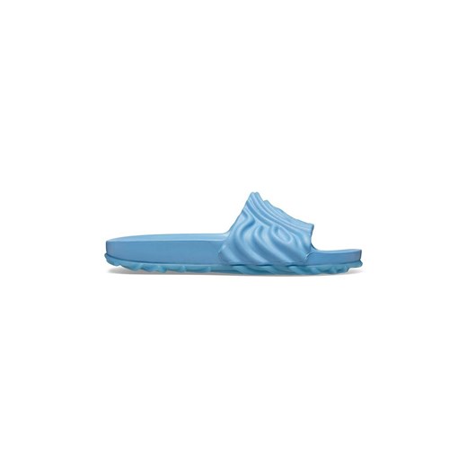 Crocs klapki Salehe Bembury x Pollex 'Tashmoo' kolor niebieski ze sklepu PRM w kategorii Klapki męskie - zdjęcie 162380645