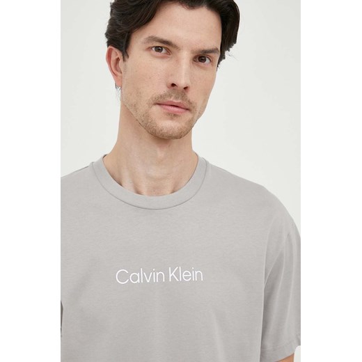T-shirt męski Calvin Klein na wiosnę 