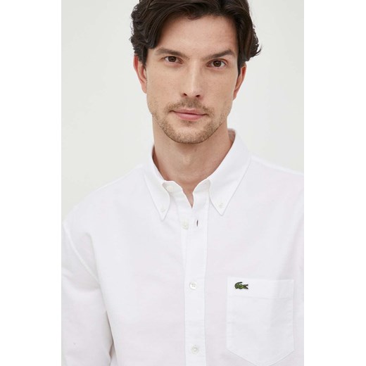 Lacoste koszula bawełniana męska kolor biały regular z kołnierzykiem button-down ze sklepu ANSWEAR.com w kategorii Koszule męskie - zdjęcie 162415978