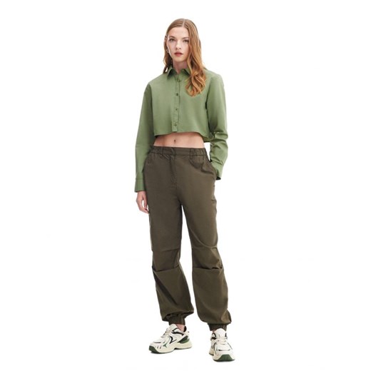 Cropp - Ciemnozielone joggery z wysokim stanem - zielony ze sklepu Cropp w kategorii Spodnie damskie - zdjęcie 162492797