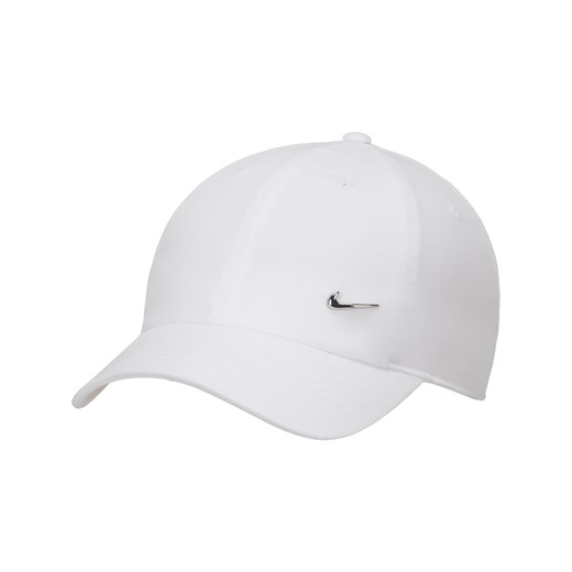 Czapka o nieusztywnionej konstrukcji z metalowym logo Swoosh Nike Dri-FIT Club - Biel ze sklepu Nike poland w kategorii Czapki z daszkiem męskie - zdjęcie 162644555