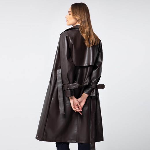 Damski płaszcz z ekoskóry dwurzędowy z paskiem ciemny brąz ze sklepu WITTCHEN w kategorii Płaszcze damskie - zdjęcie 162712975