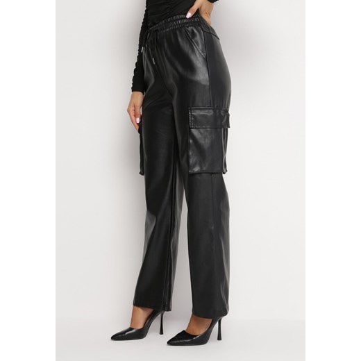 Czarne Spodnie z Ekoskóry z Kieszniami na Klapy Flemixa ze sklepu Born2be Odzież w kategorii Spodnie damskie - zdjęcie 162725658